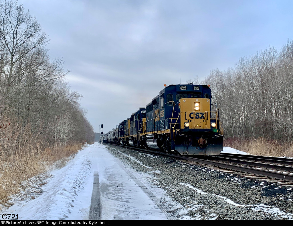 CSX 6525 on C721